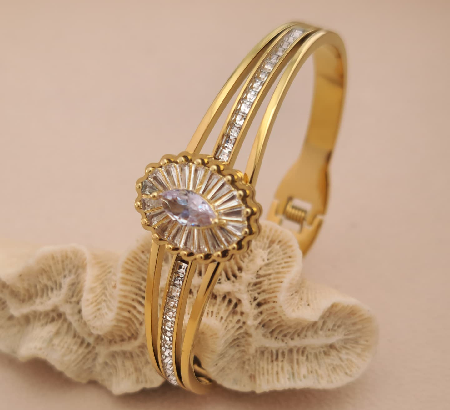 Heart jewelry bangel