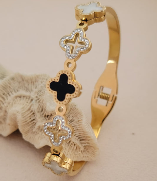 Clover bangel