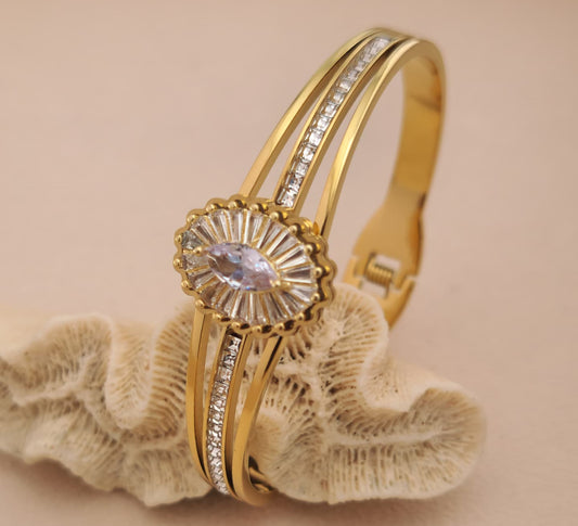Heart jewelry bangel