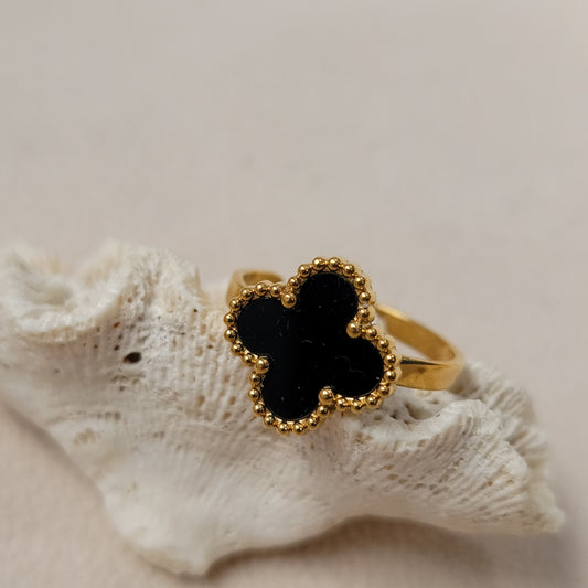 Clover ring