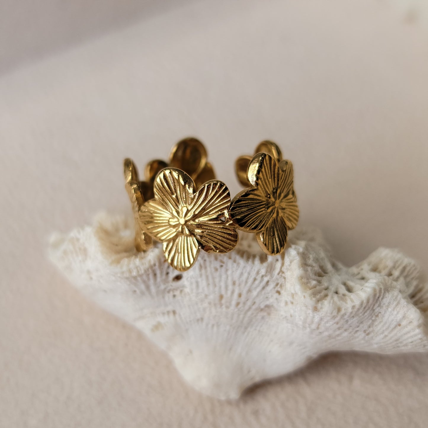 Golden clover ring