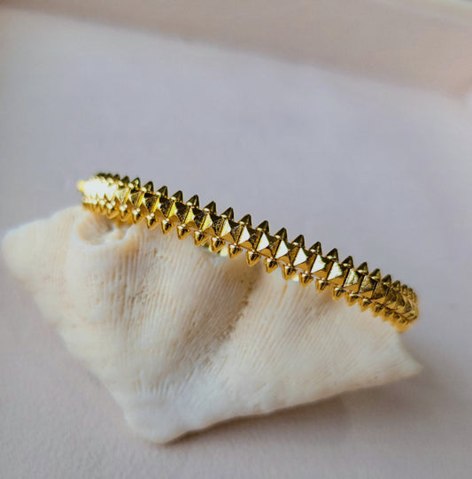 Sparkling bangle